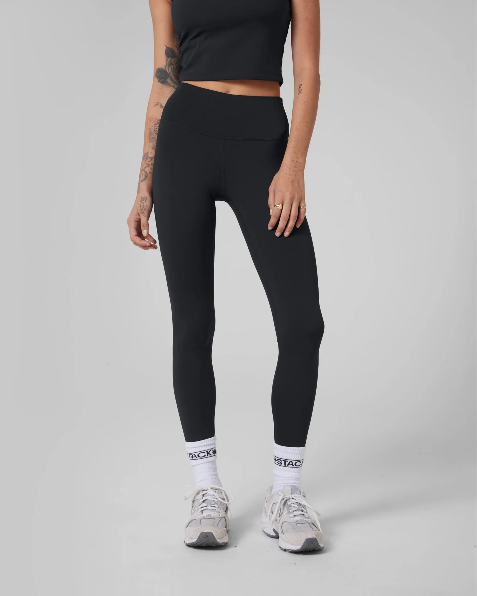 stack-embrace-legging__black__frontcrop_1x_x1920_93428e85-aa54-442d-a6df-f988066319e4.webp